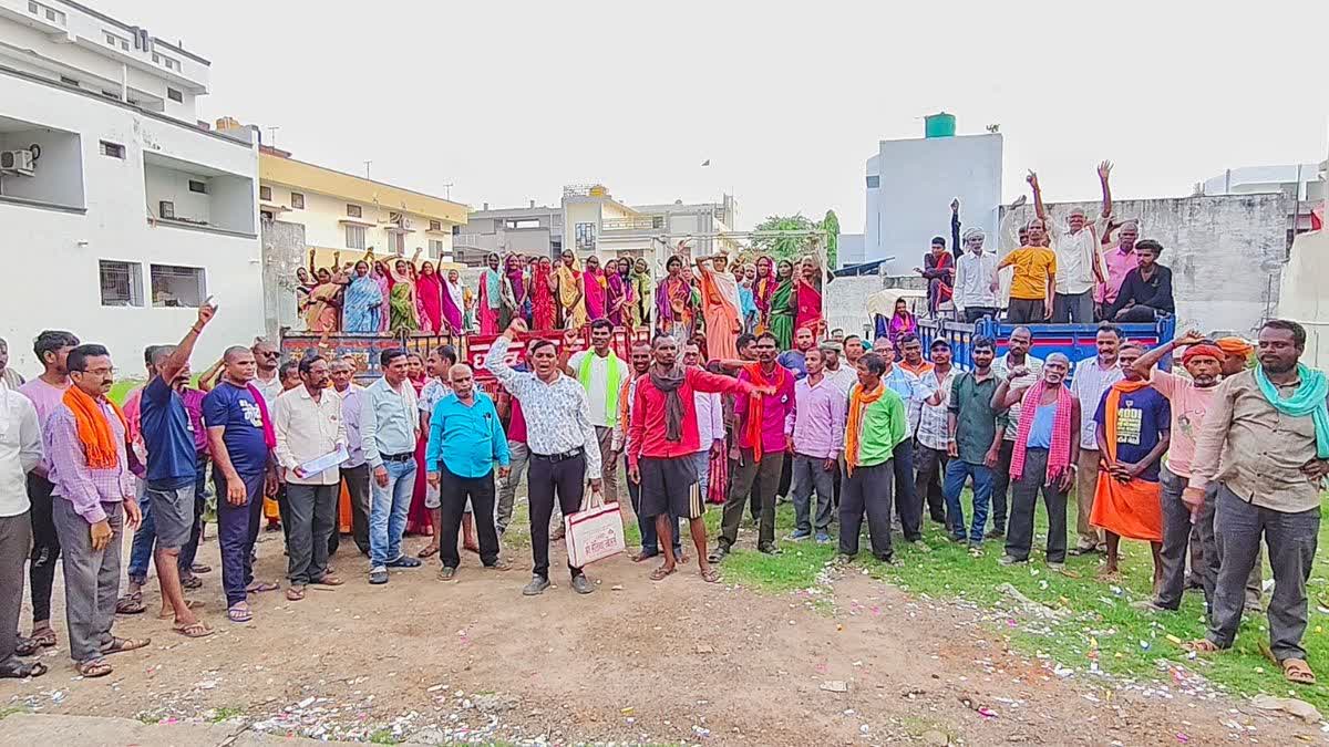 इस्तीफा देने वाले कार्यकर्ता